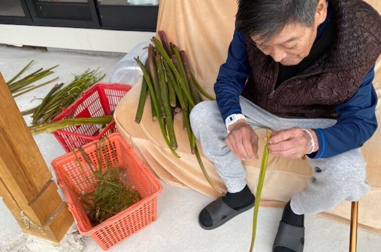 芋がらむき